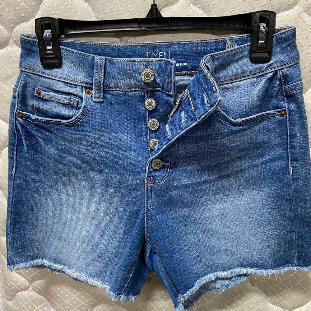 Women’s size 6 Time and Tru button down denim Shorts